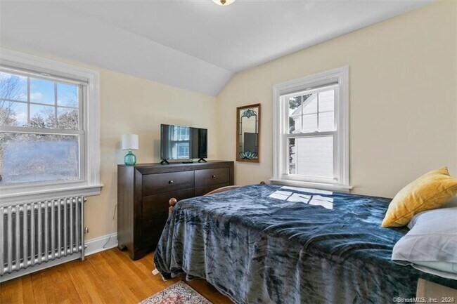 Building Photo - 21 Lilac Ave