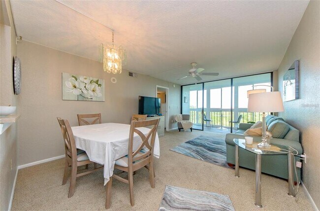 Building Photo - 900 Cove Cay Dr