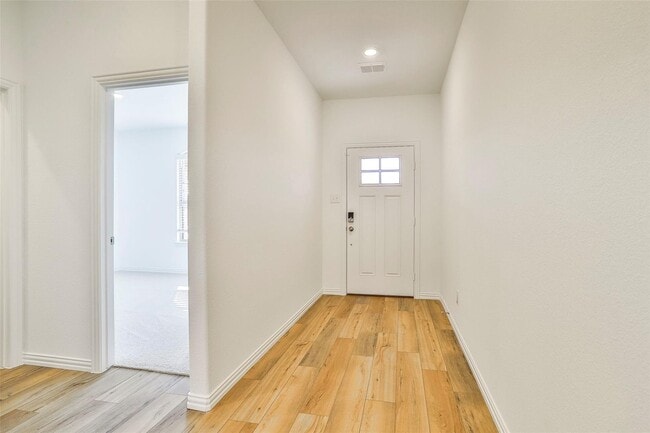 Building Photo - Cute Newer 4-2-2 N Ft. Worth