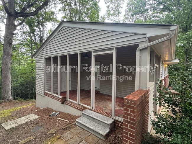 Building Photo - 656 N Chestatee St