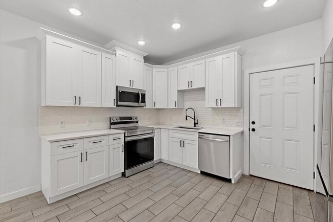 Building Photo - 604 Kimbro St