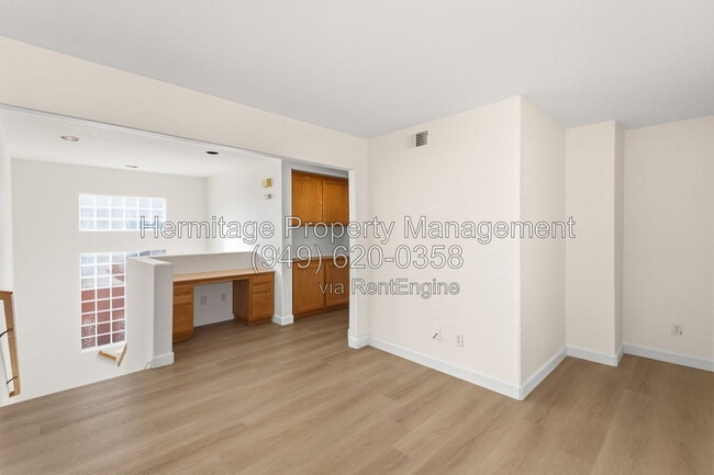 Building Photo - 51 Avanzare