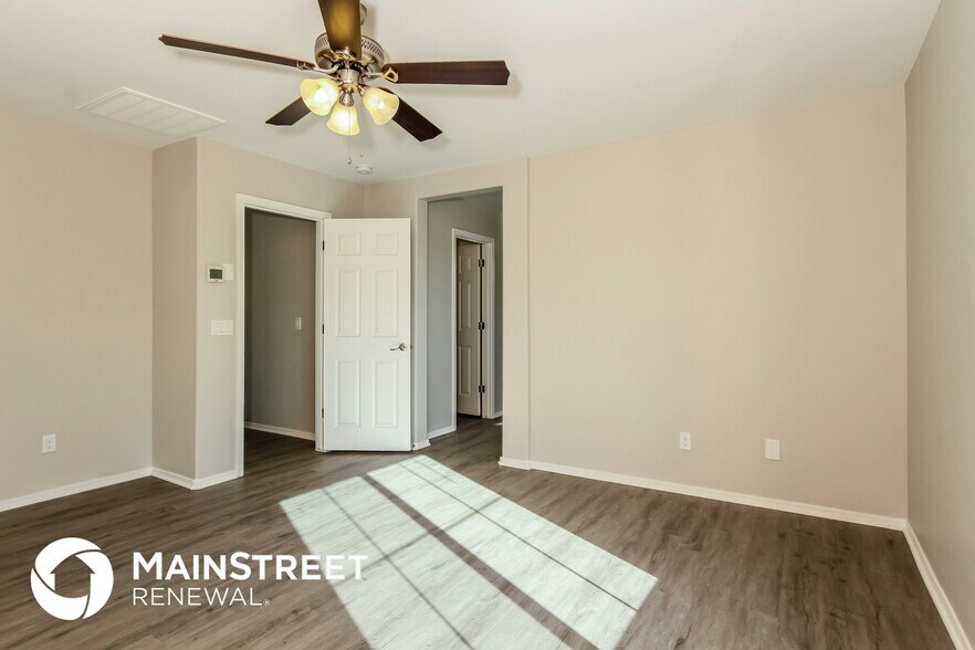 Building Photo - 2822 N 73rd Dr