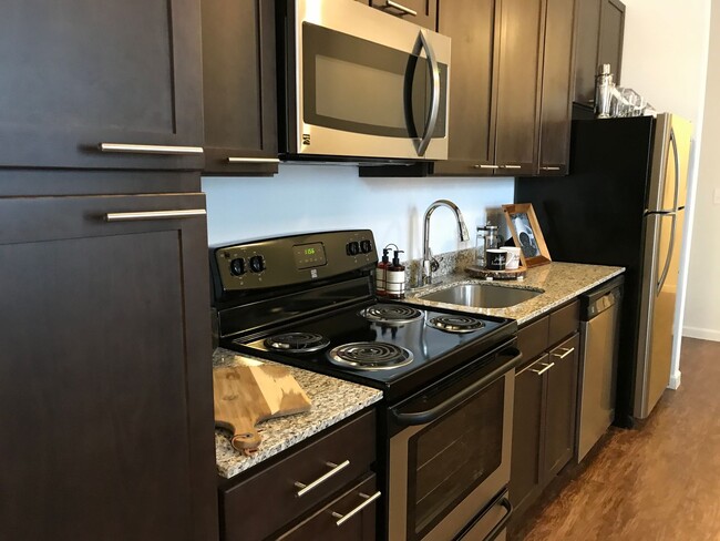 Building Photo - A2 | 1 Bed 1 Bath | 744 sf