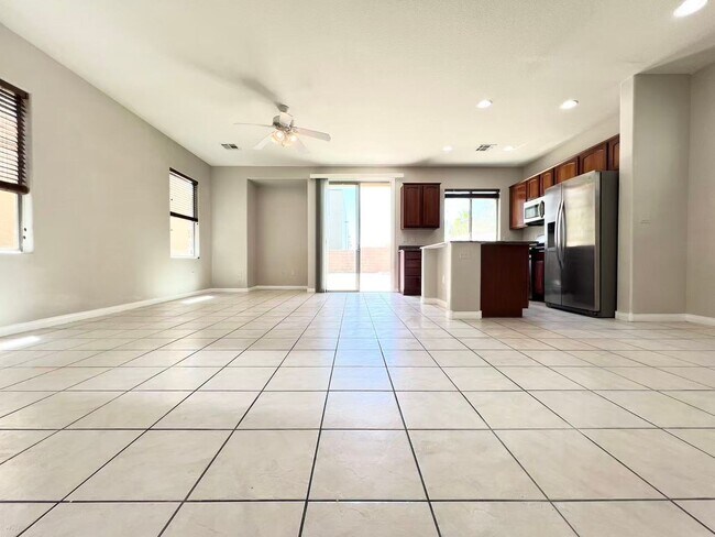 Building Photo - Beautiful single family Home in the SW Gated Community