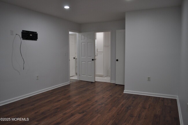 Building Photo - 704 Violet Ln