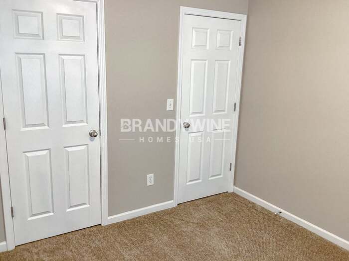 Building Photo - 5284 Hanover St