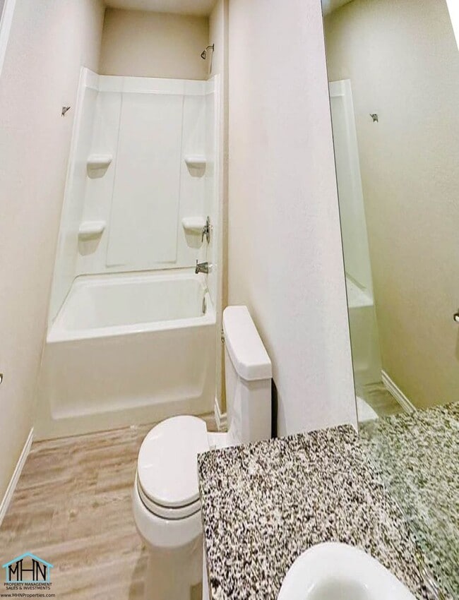Building Photo - Bright & Move-In Ready 3 Bed / 2 Bath Home...