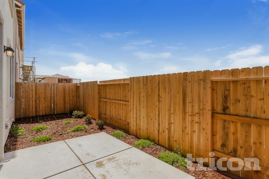 Building Photo - 2061 Comstock Ln