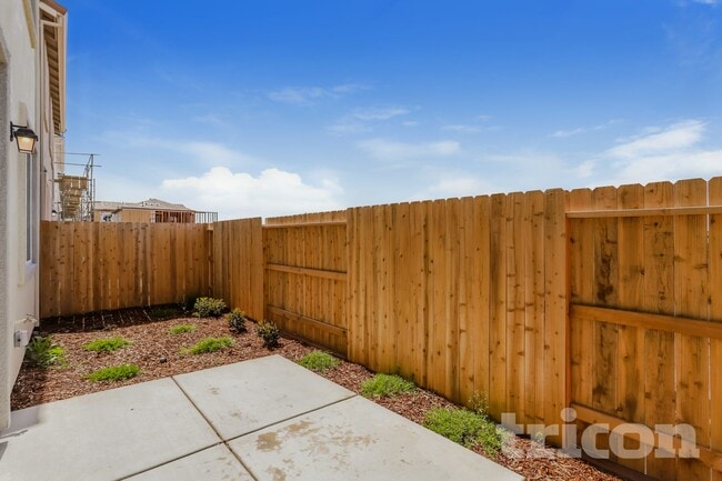 Building Photo - 2061 Comstock Ln