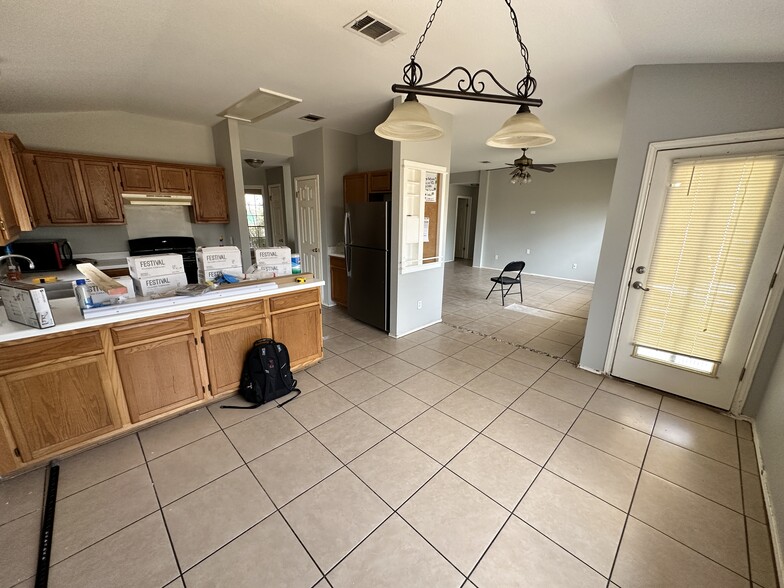 Building Photo - 1003 Rolling Ridge Dr