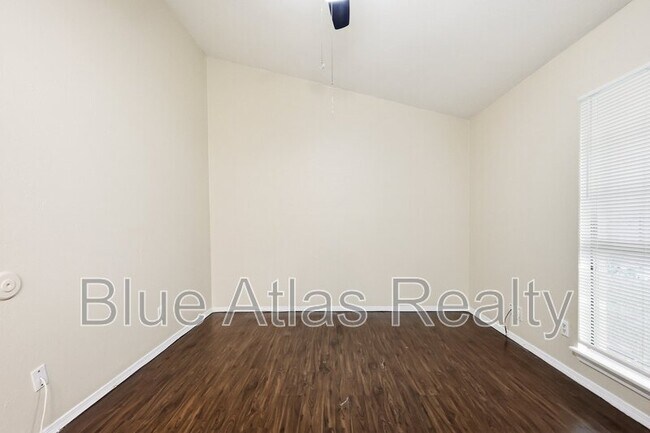 Building Photo - 3048 Navarro Ln