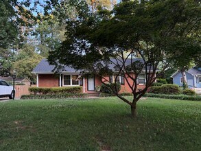 Building Photo - 401 Vinecrest Dr