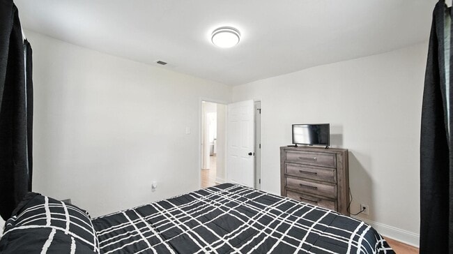 Building Photo - 3236 Allison Ave