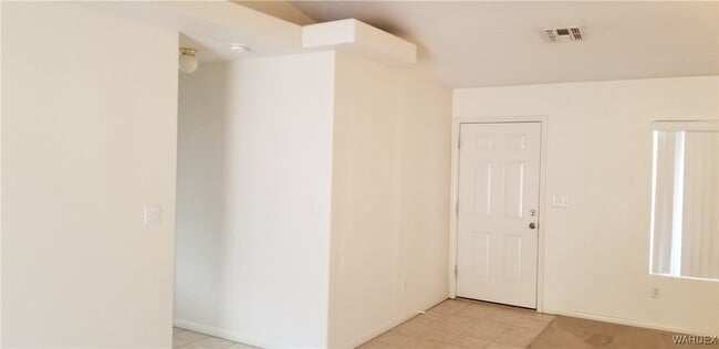 Building Photo - 870 Florence Ave