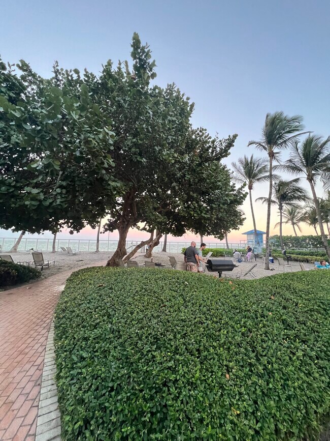Building Photo - 3001 S Ocean Dr