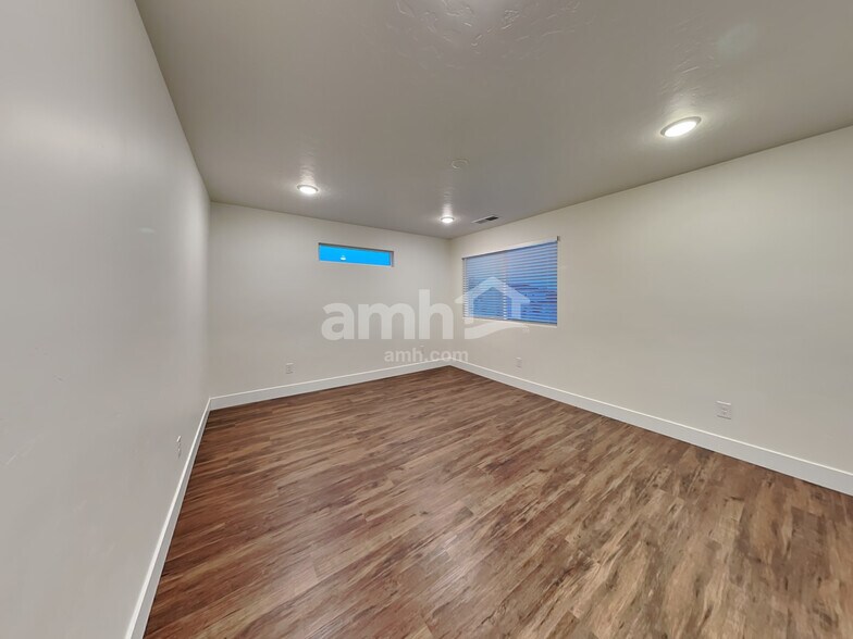 Building Photo - 9291 W Dove Creek St