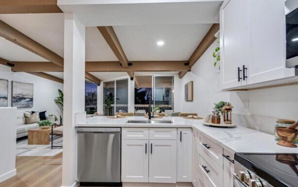 Open Kitchen for Entertaining - 2335 Caringa Way