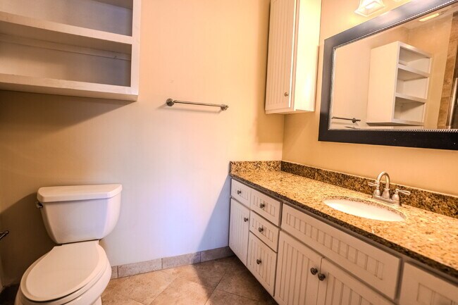 Building Photo - Leasing for FALL 2026! 3Bed/3Bath Townhouse walking distance to FSU! $800/room!