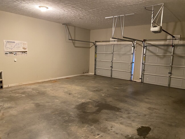 Building Photo - 605 Privet Dr