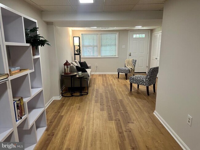 Building Photo - 4847 Chevy Chase Dr