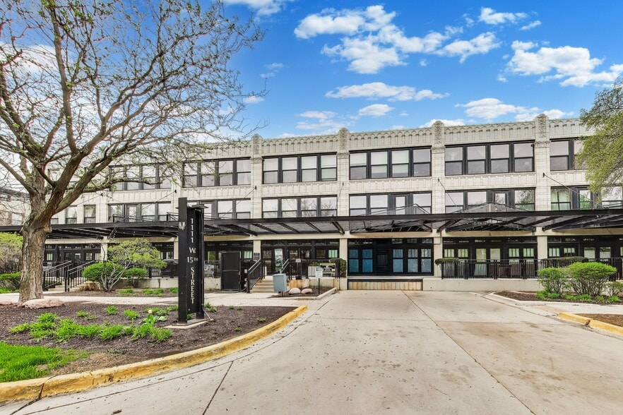 Building Photo - 1111 W 15th St