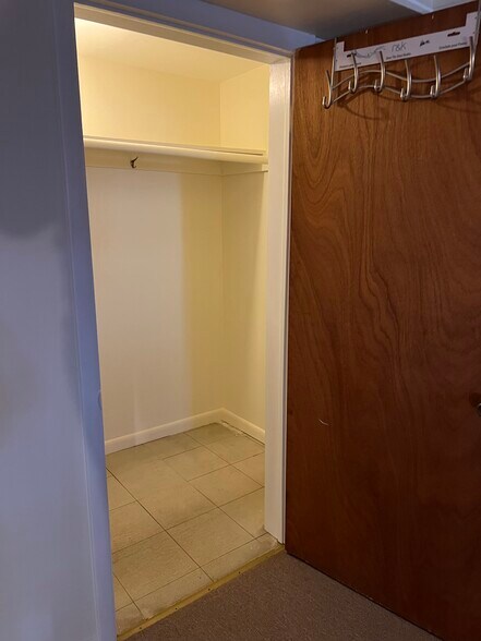 Closet - 313 Rich Ave