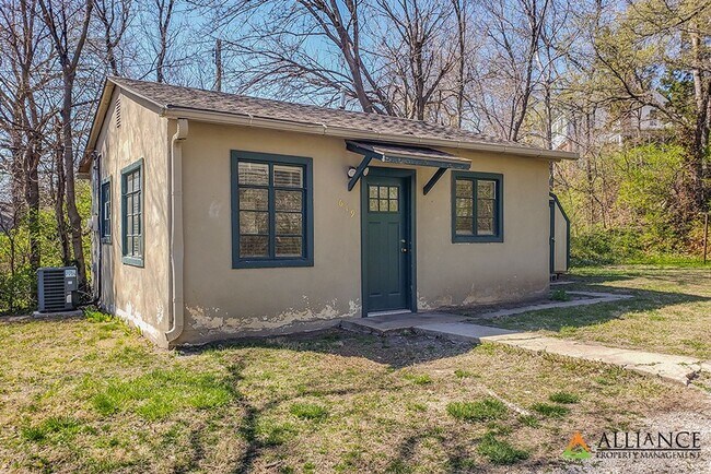 Primary Photo - 619 Ratone Ln