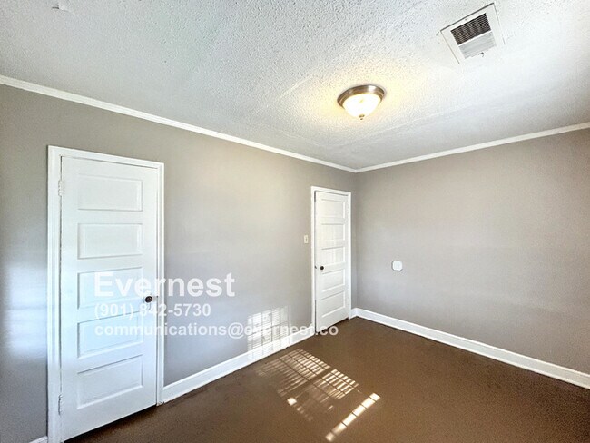 Building Photo - 1507 Wilson St
