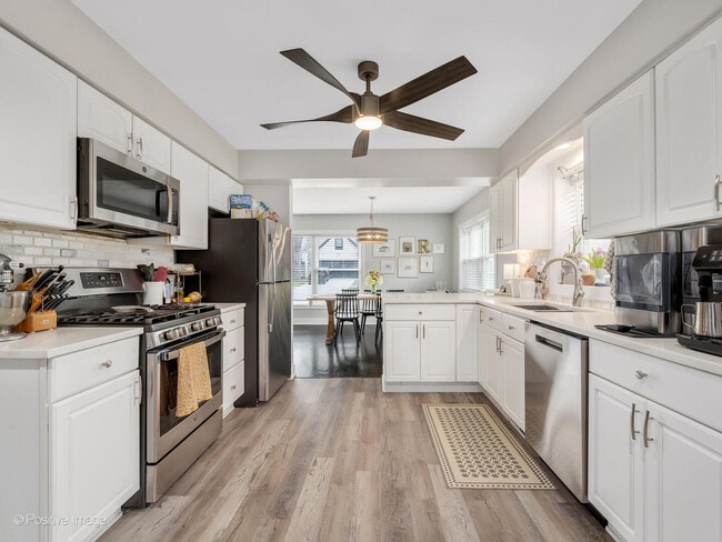 Building Photo - 822 N Waiola Ave