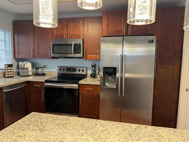 Building Photo - 1817 S Ocean Dr