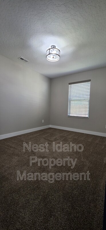 Building Photo - 157 E Murtaugh Lake Dr