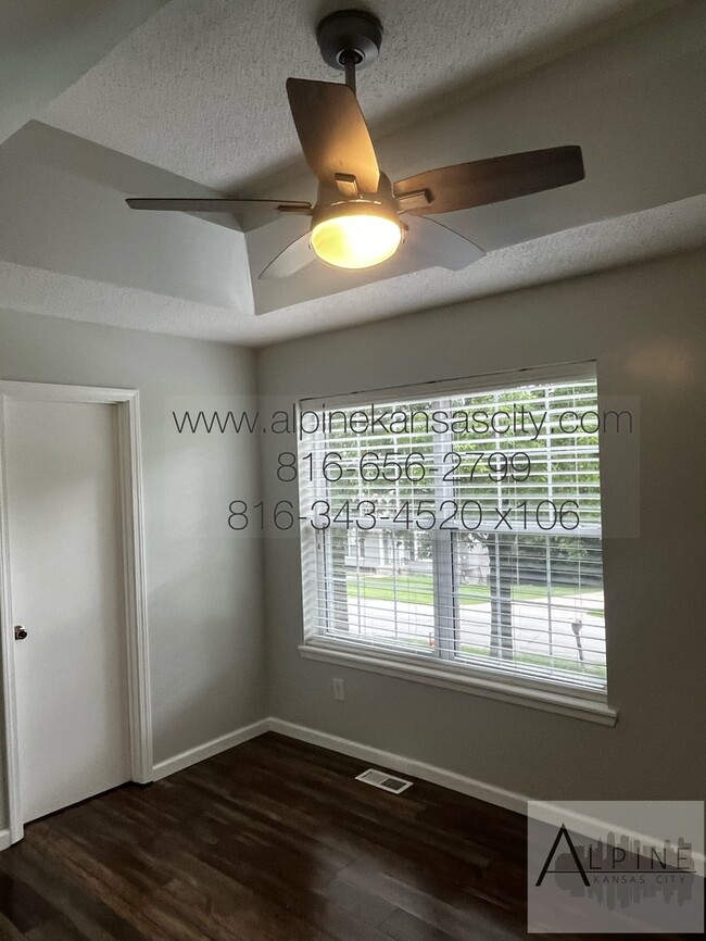 Building Photo - Northland Split Level All Electric!