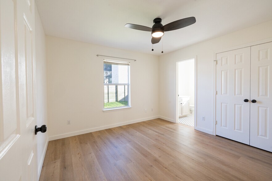 Building Photo - 2210 Holly St