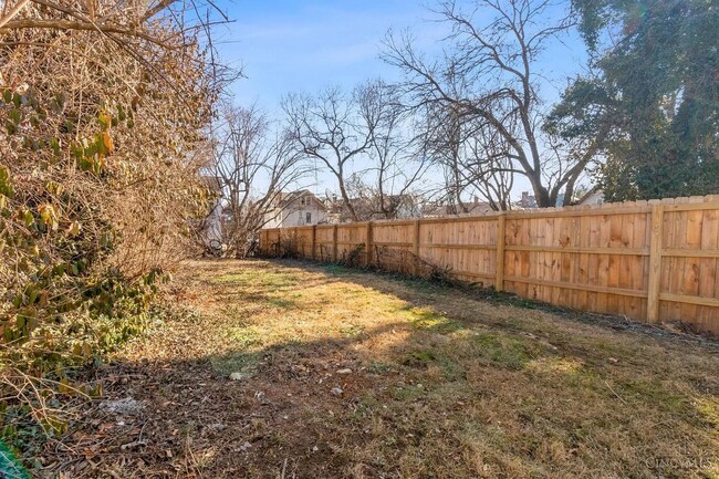 Building Photo - Newly renovated! Available August 1st 2027