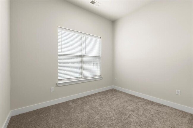 Building Photo - 2648 Sandy Plains Rd