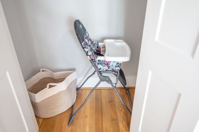 Building Photo - 2019 James St