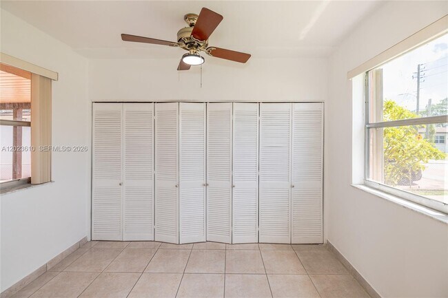 Building Photo - 540 SW 60th Ave