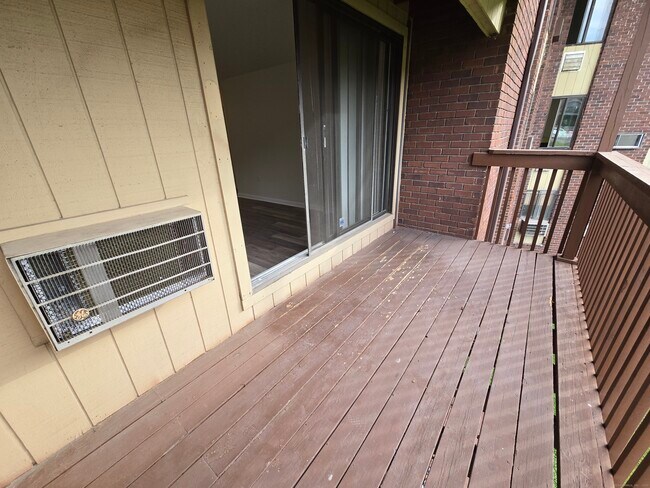 Building Photo - 1209 Cromwell Hills Dr