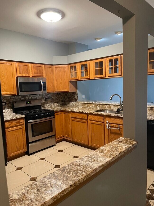 Building Photo - 703 Blossom Ct