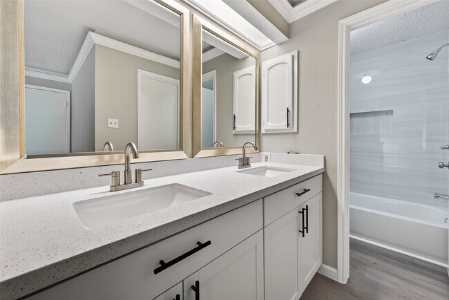 Building Photo - 4002 Cedar Ridge Ct