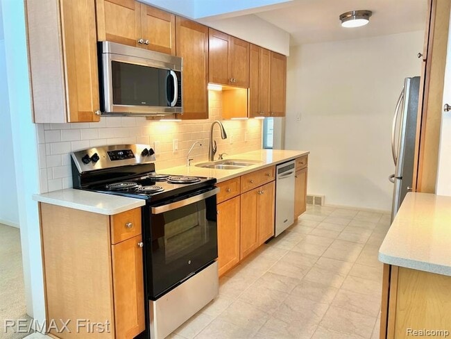 Building Photo - 4516 Robinwood Ave