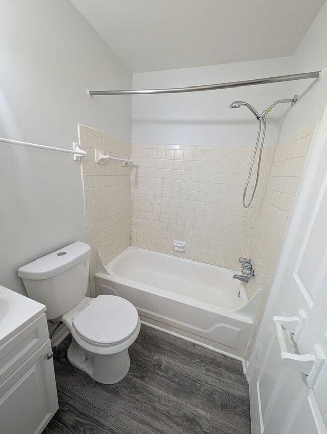 Building Photo - 2BR Townhome in Ashland Mews (Johns Hopkin...