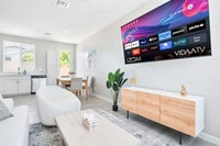 Building Photo - 6606 W Paradise Ln