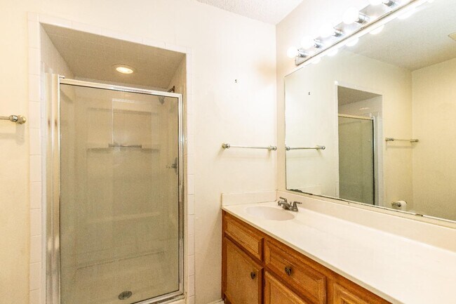 Building Photo - 2513 26th St