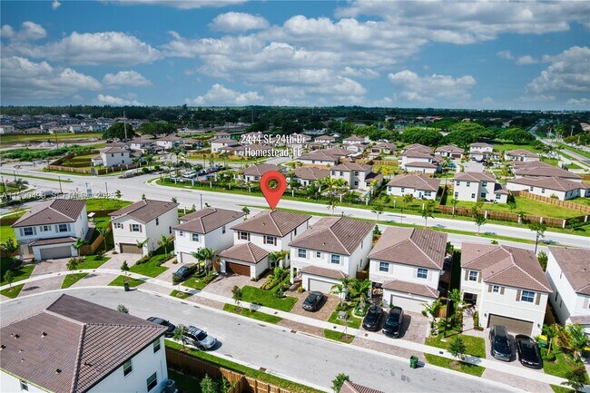 Building Photo - 2444 SE 24th Ave