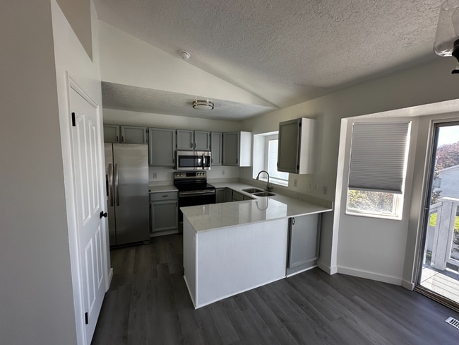 Building Photo - Charming 3-Bedroom Home for Rent in a Tran...