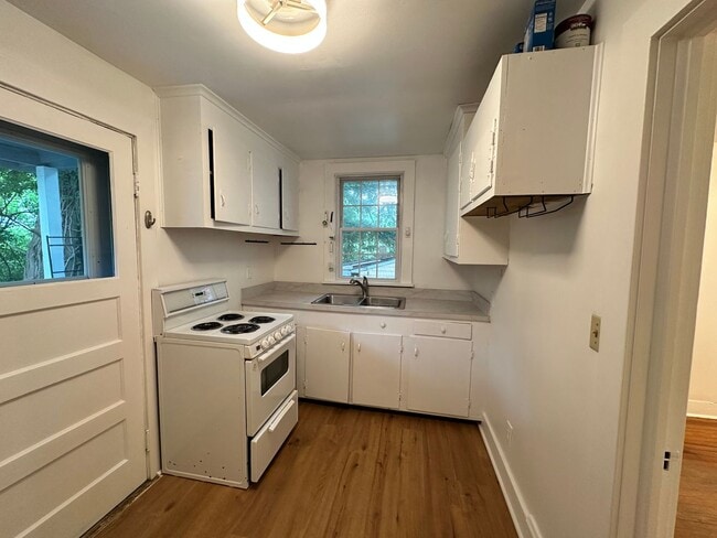 Building Photo - Unit for rent off of Griffin Avenue! Avail...