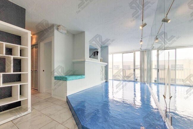 Building Photo - AVAILABLE 11/3/25 1BR / 1Bath / 1Pkg Condo...