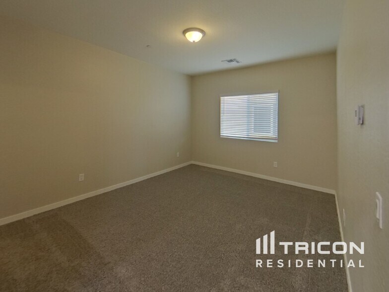 Building Photo - 4551 E Gary St